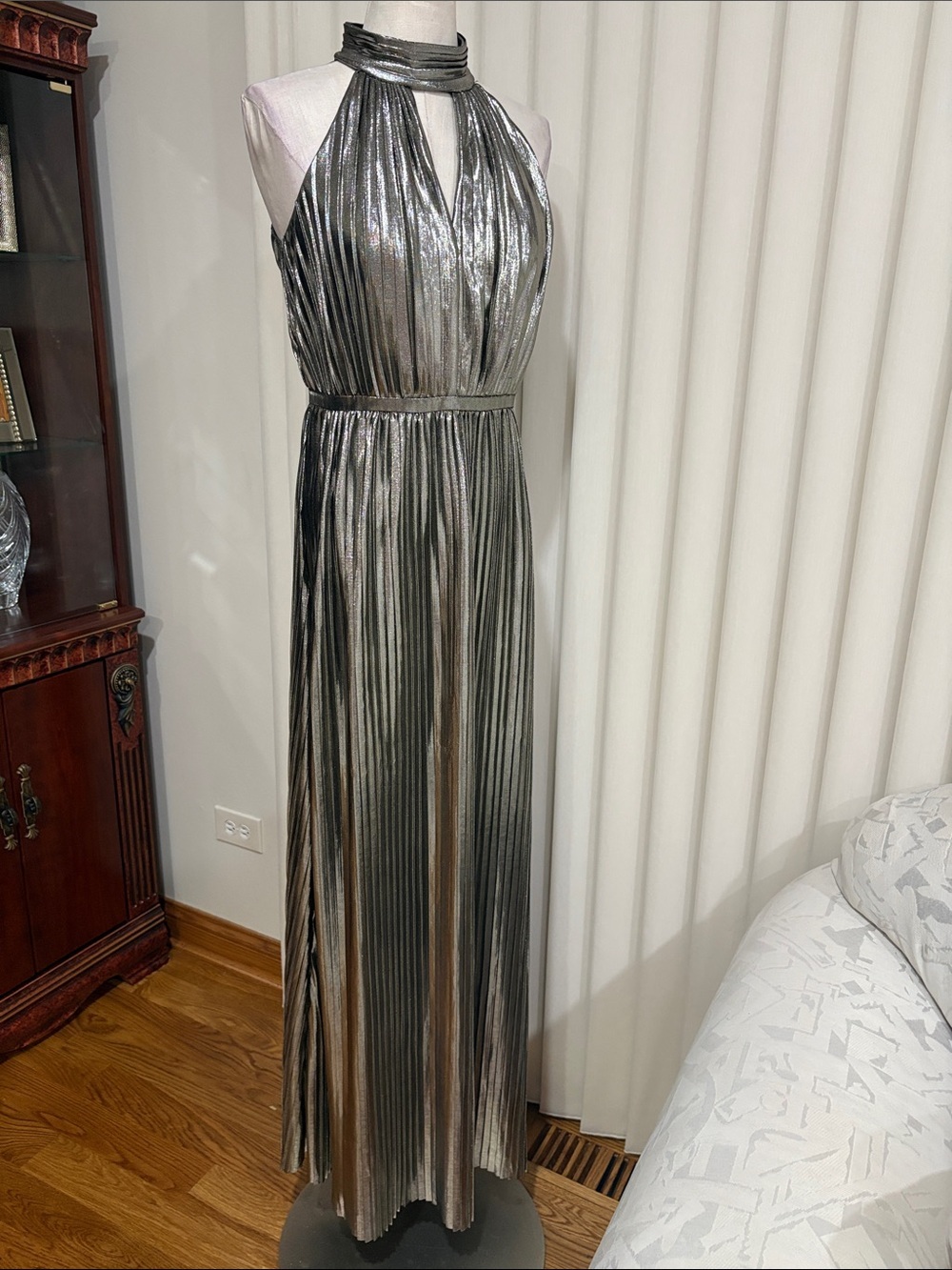 Vince Camuto Metallic Pleated Halter Maxi gown Dress glam sparkle NWOT size 6